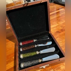 Pottery Barn s/4 cheese knives with box